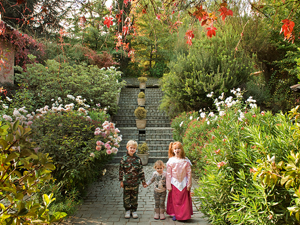 Niños en el jardín