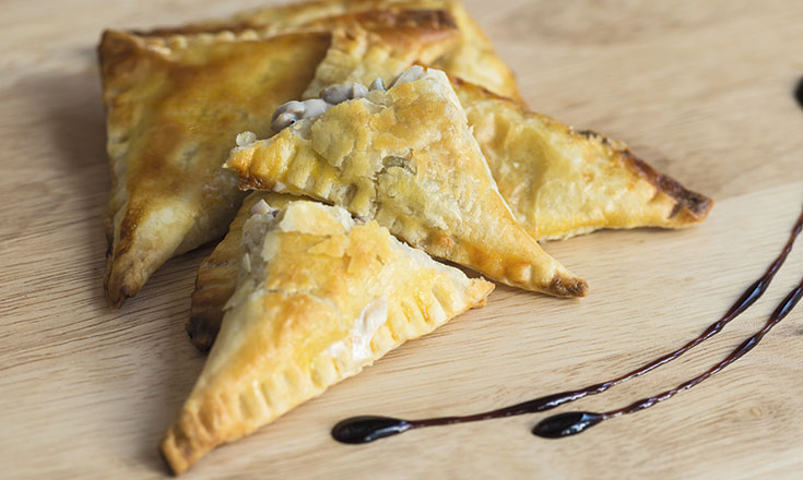 Empanadas de hongo y queso fundido