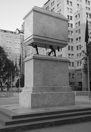 Serie Monumento Editado (Fotografía digital y video instalación) 