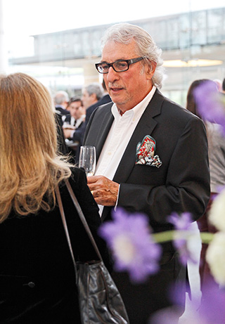 Juan Salinas en el lanzamiento del libro de Paula Gutiérrez