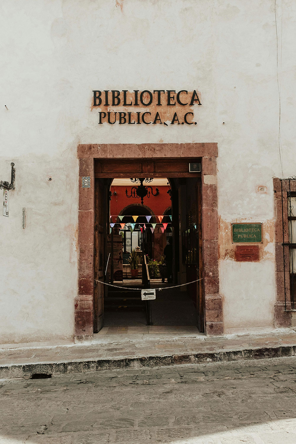 biblioteca-publica-pexels-chris-luengas