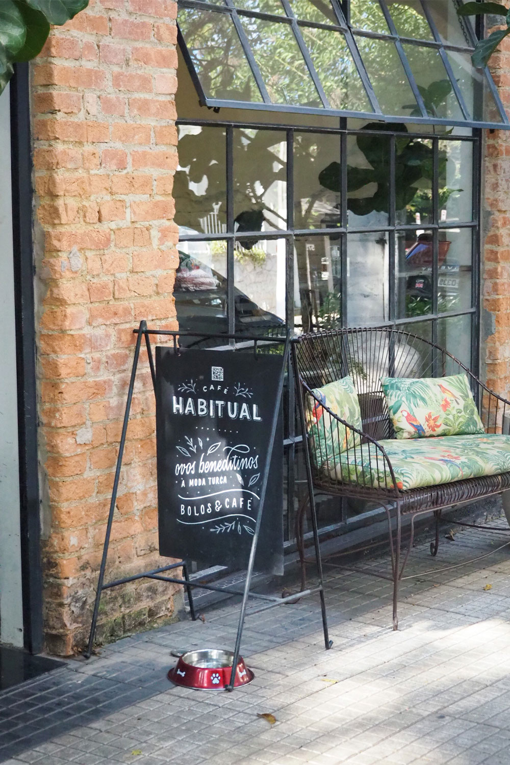 cafe-habitual-fachada cafe-habitual-fachada
